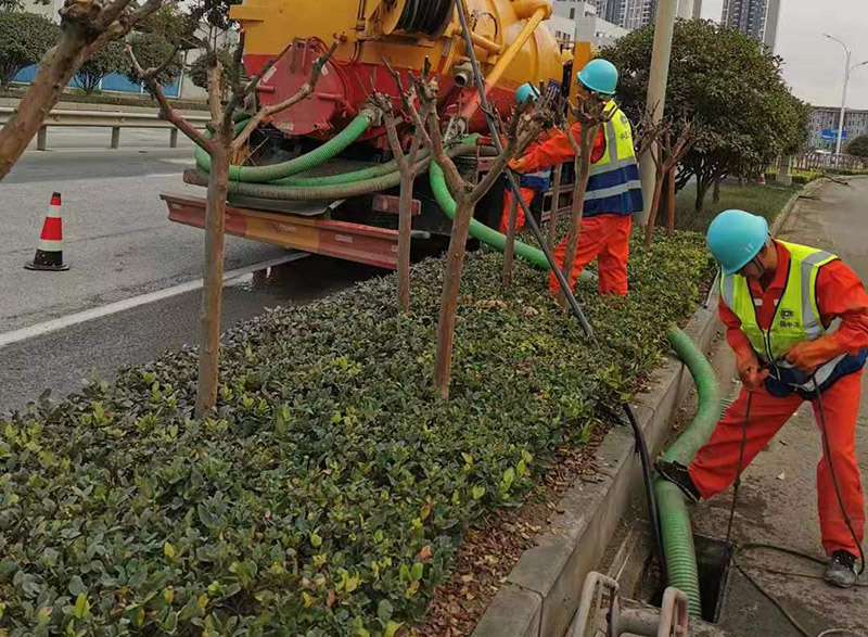 山根镇市政管道清淤